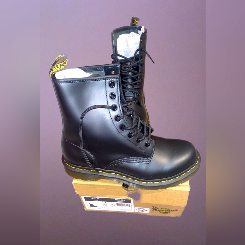 Dr Martens 1460 WOMEN'S SMOOTH LEATHER LACE UP BOOTS